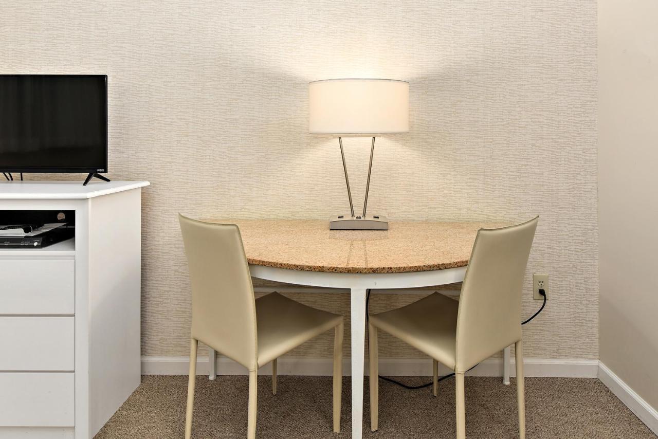 Brighton Suites Hotel Рехобот Бич Экстерьер фото